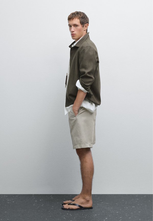 LIGHTWEIGHT BERMUDA - Shorts - beige4