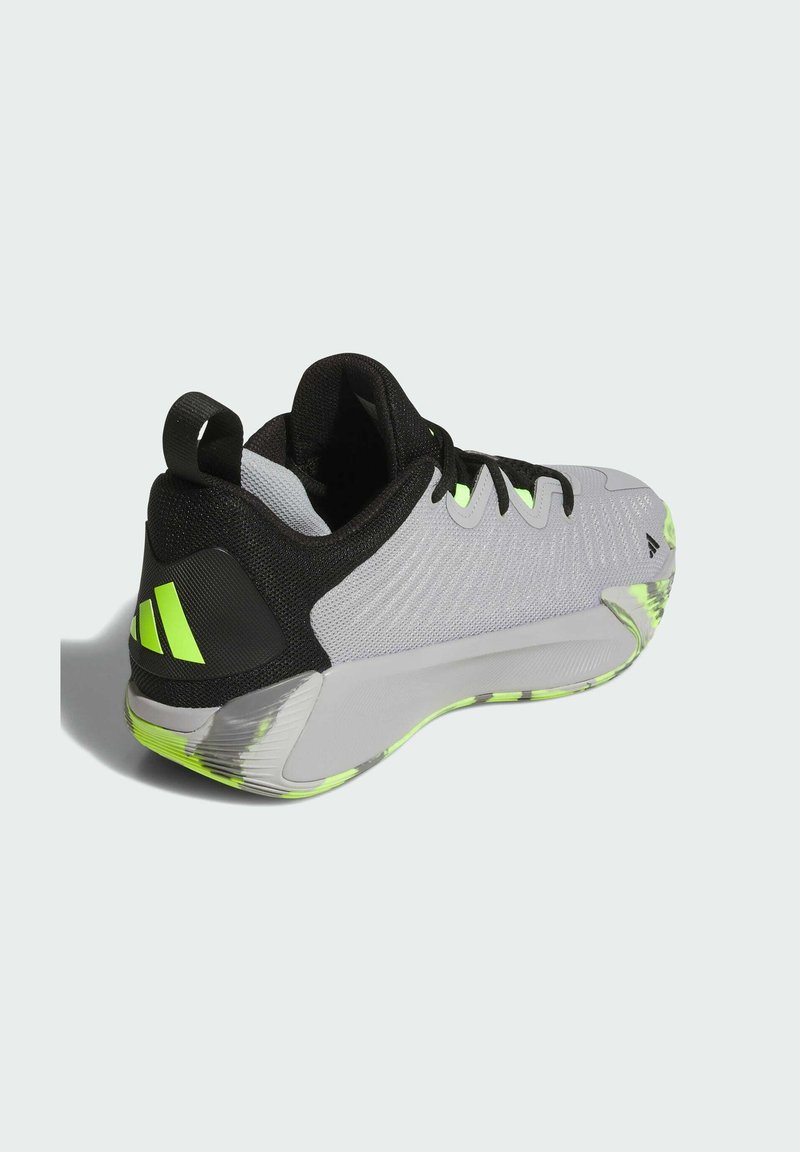 Chaussure de sport noire et grise avec une tige texturée, des accents vert fluo et une semelle en caoutchouc résistante. Dispose d'une languette à l'arrière.