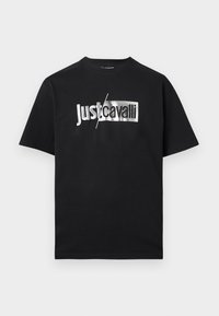 Μαύρο κοντομάνικο t-shirt με ασημί λογότυπο "Just cavalli", όπου το "Just" είναι σε έντονη γραφή και το "cavalli" βρίσκεται σε μεταλλικό ορθογώνιο φόντο.