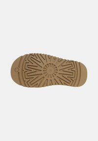 Sole in gomma marrone con motivi circolari e a zig-zag, superficie testurizzata, punta arrotondata e un design centrale a sole per una migliore aderenza.