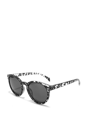 Runde schwarz-weiße Sonnenbrille mit Muster, dunklen Gläsern und schlanken Bügeln, die über subtile Logodetails verfügen. Hergestellt aus strapazierfähigem Kunststoffmaterial.