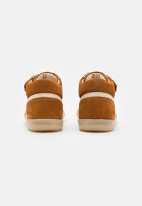 Kickers Korkeavartiset tennarit - camel