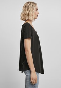 Urban Classics Triko s potiskem - black