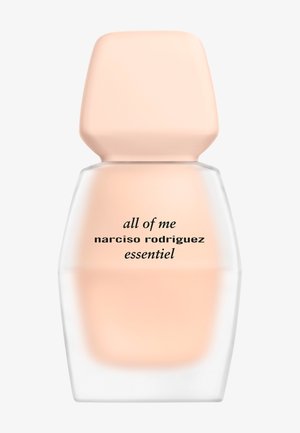 Botella de perfume con tapa color melocotón y líquido rosa sonrojado etiquetado como "all of me narciso rodriguez essentiel."