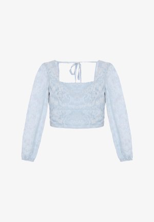 Lyseblå kort bluse med lange gennemsigtige ærmer, blomsterprint, firkantet udskæring og bindelukning bagpå.