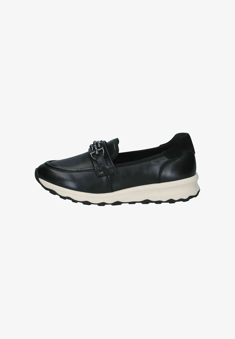 Chaussure en cuir noir à enfiler avec une semelle blanche épaisse et une boucle décorative sur le dessus, vue de côté.