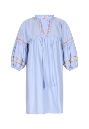 Helles blaues Kleid aus Baumwolle, mit rundem Ausschnitt, Puffärmeln, gestickten Akzenten und Zugbändern mit Quasten.