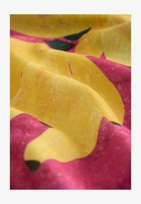 Vybráno, multicoloured pineapple placement print