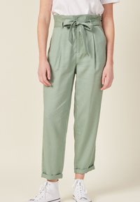 BONOBO Jeans KAROTTEN MIT GÜRTEL - Broek - vert olive