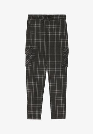 Μαύρο και γκρι καρό cargo παντελόνι με ελαστική μέση, πλάγιες τσέπες και χαλαρή εφαρμογή. Κατασκευασμένο από μαλακό, υφασμάτινο ύφασμα.