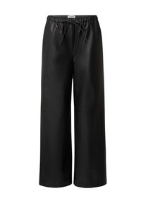 Zwarte, synthetische leren broek met wijde pijpen, elastische tailleband en verstelbaar trekkoord. Gladde textuur met naaddetails.