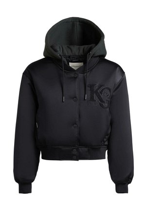 Sort cropped dynejakke med fastsat hætte, trykknaplukning foran, ribstrikkede manchetter og kant samt struktureret "KG Khujo"-logo på venstre bryst.