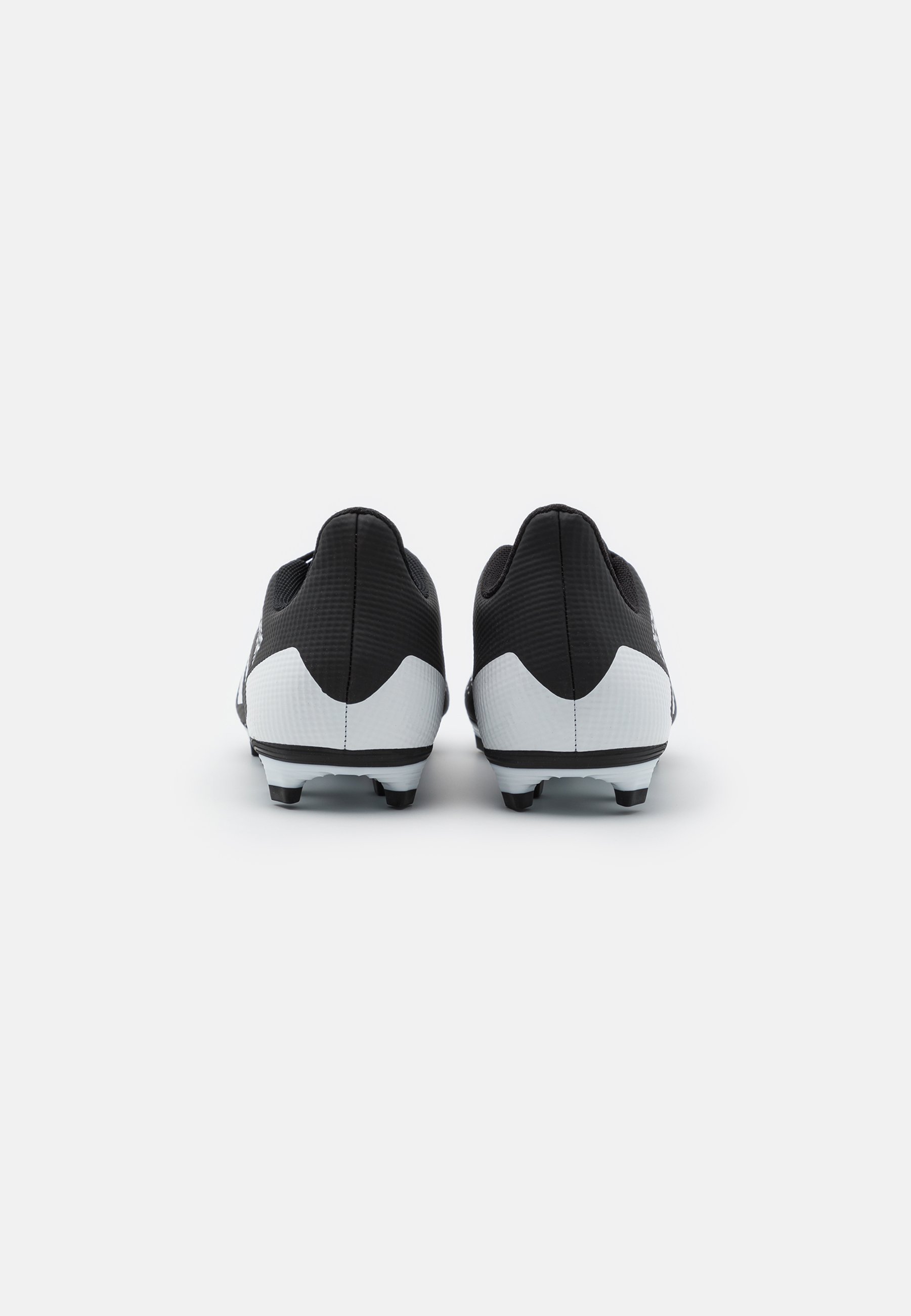 predator 20.4 turf boots