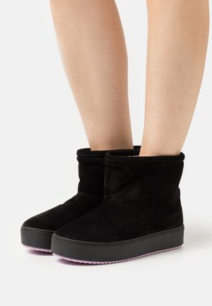 EYELIKE - Platform ankle boots - black