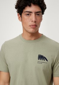 s.Oliver MIT FRONTPRINT - T-shirt z nadrukiem