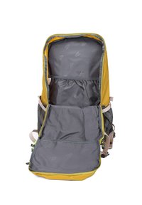 Zaino giallo con interno grigio, dotato di un ampio scomparto principale, chiusura con zip e tasche laterali in rete per la ventilazione.
