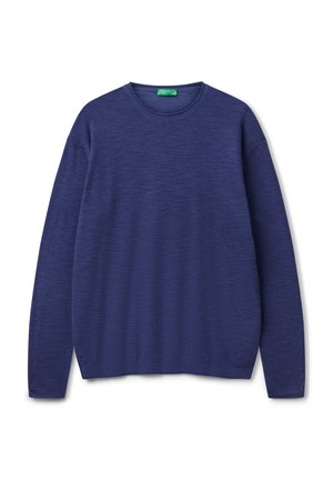 Námořnické modré pletené svetr s kulatým výstřihem, dlouhými rukávy a texturovaným vzorem. Jednoduchý design, žádné viditelné kovy nebo akcenty.