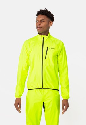 Helle neon-gelbe, leichte Jacke mit hohem Kragen, schwarzem Reißverschluss und Logodetails. Besitzt elastische Bündchen und atmungsaktives Material.