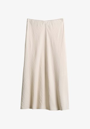 Een lange, crème-kleurige rok gemaakt van textuurstof, met een vloeiende silhouet en een eenvoudig, strak ontwerp met een rechte zoom.