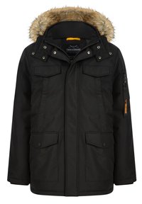 Černá parka s kapucí s kožešinovým lemováním, obsahující zip a patentky, několik předních kapsí a oranžový akcent na rukávu.