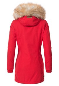 Rode parka-jack met nepbont capuchon, glad materiaal, getailleerd ontwerp en ribgebreide manchetten. Beschikt over een klepzak op de linker mouw.