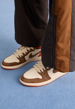 Vysoké tenisky - brown