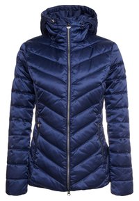 Mörkblå quiltad pufferjacka med huva, frontdragkedja och dragkedjade sidofickor, anpassad för kallt väder.