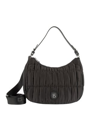Schwarze gesteppte Schultertasche mit einem gebogenen oberem Reißverschluss, kurzem Griff und breitem abnehmbarem Schulterriemen mit Markenlogo-Patch.