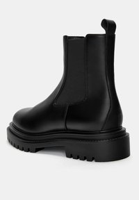 PULL&BEAR Kotníkové boty - black