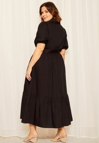Curves Like These BELTED THROUGH REGULAR FIT - Maxikjoler - black