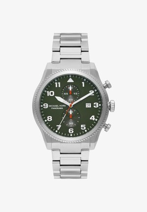 Montre-bracelet chronographe en métal argenté avec cadran vert, chiffres blancs, deux sous-cadrans, guichet de date à 3 heures et trois aiguilles, dont une trotteuse rouge.