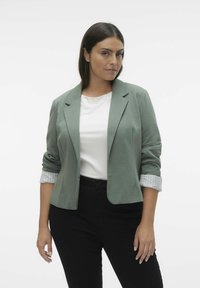 Vero Moda Curve VMCHARUKI  EXC CUR - Blazer - laurel wreath