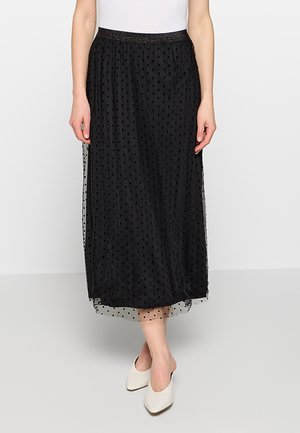 Falda larga negra hecha de tejido transparente con estampado de lunares, cintura elástica, diseño en capas y base negra sólida.