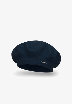 Béret tricoté bleu marine avec une texture douce, un design décontracté et un petit accent logo métallique sur le côté.