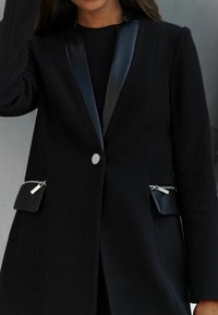 Lipsy TRIM POCKET REGULAR - Abrigo corto - black
