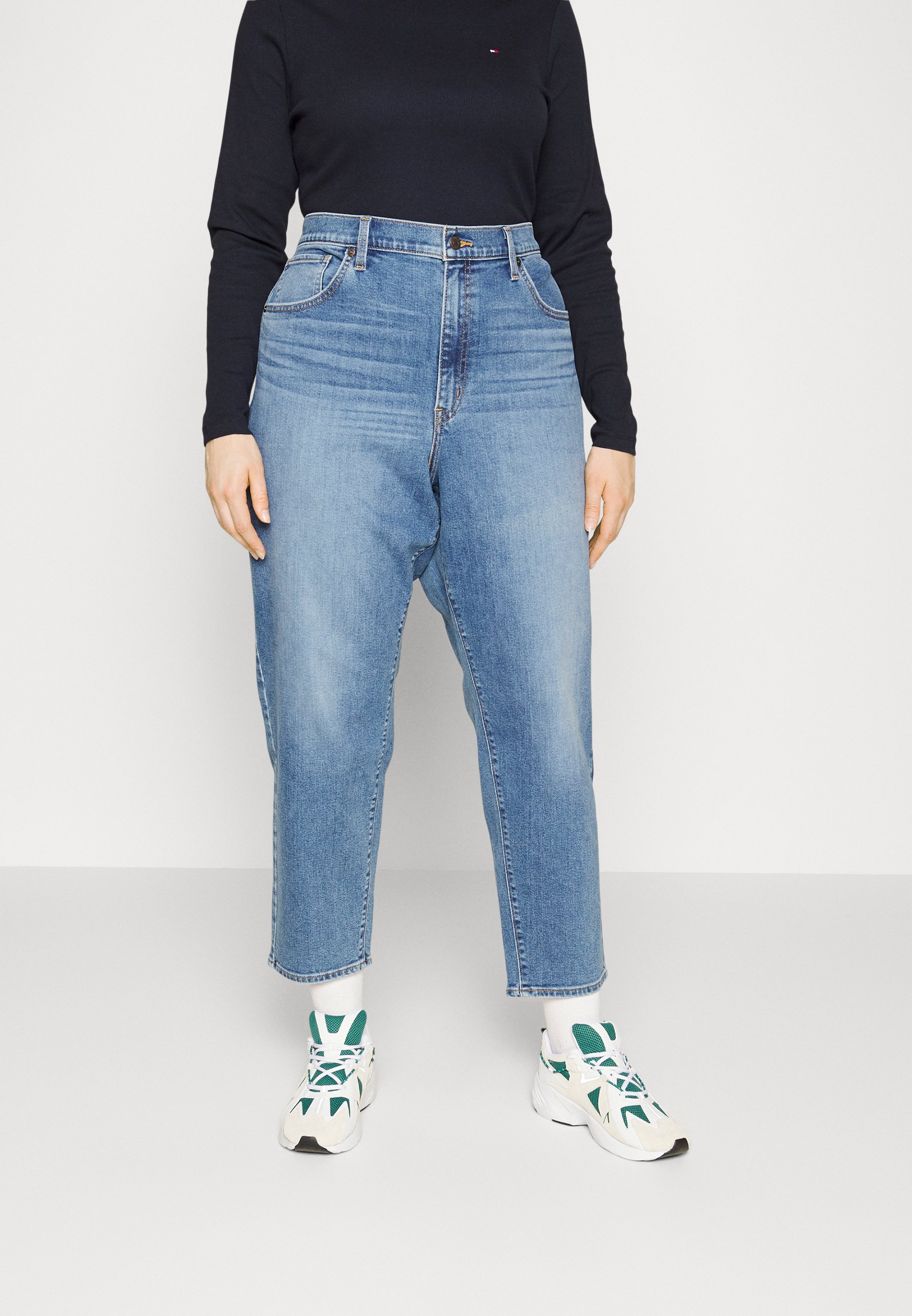 Levi's® Plus HIGH WAISTED MOM - Relaxed fit jeans - medium indigo worn  in/blauw denim/bluedenim - Zalando.nl