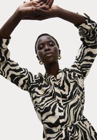 Marks & Spencer RICH PRINTED - Maxi šaty - black mix
