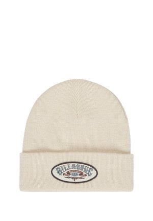 Beige gebreide beanie met omgeslagen boord en een ovale Billabong-logo patch in het midden van de boord.