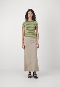 BDG Urban Outfitters STRIPE BABY  - Marškinėliai su spaudiniu - green