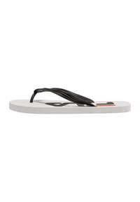 Sort gummi flip-flop med en flad, hvid EVA-sål. Har en struktureret sort toe strap og et printet logo på fodsengen i rød.