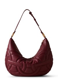 Burgunderfarbene Leder-Schultertasche in Hobo-Form, mit gestepptem, geflochtenem Design und einem einzelnen, verstellbaren Tragegurt mit goldenen Hardware-Elementen.