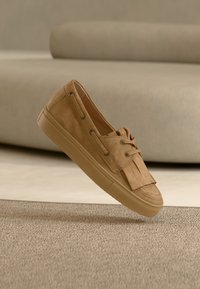 Valgt, golden-coloured brown/honig