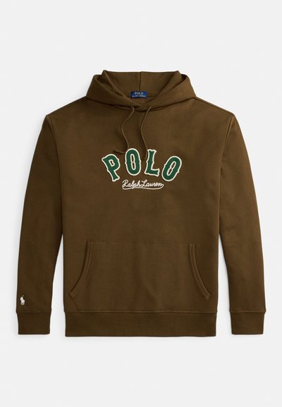 Ruda gobtuva džemperis su raišteliais, priekyje kišenė, ant krūtinės išsiuvinėtas žalias ir baltas užrašas „POLO Ralph Lauren“, o ant rankovės mažas baltas logotipas.