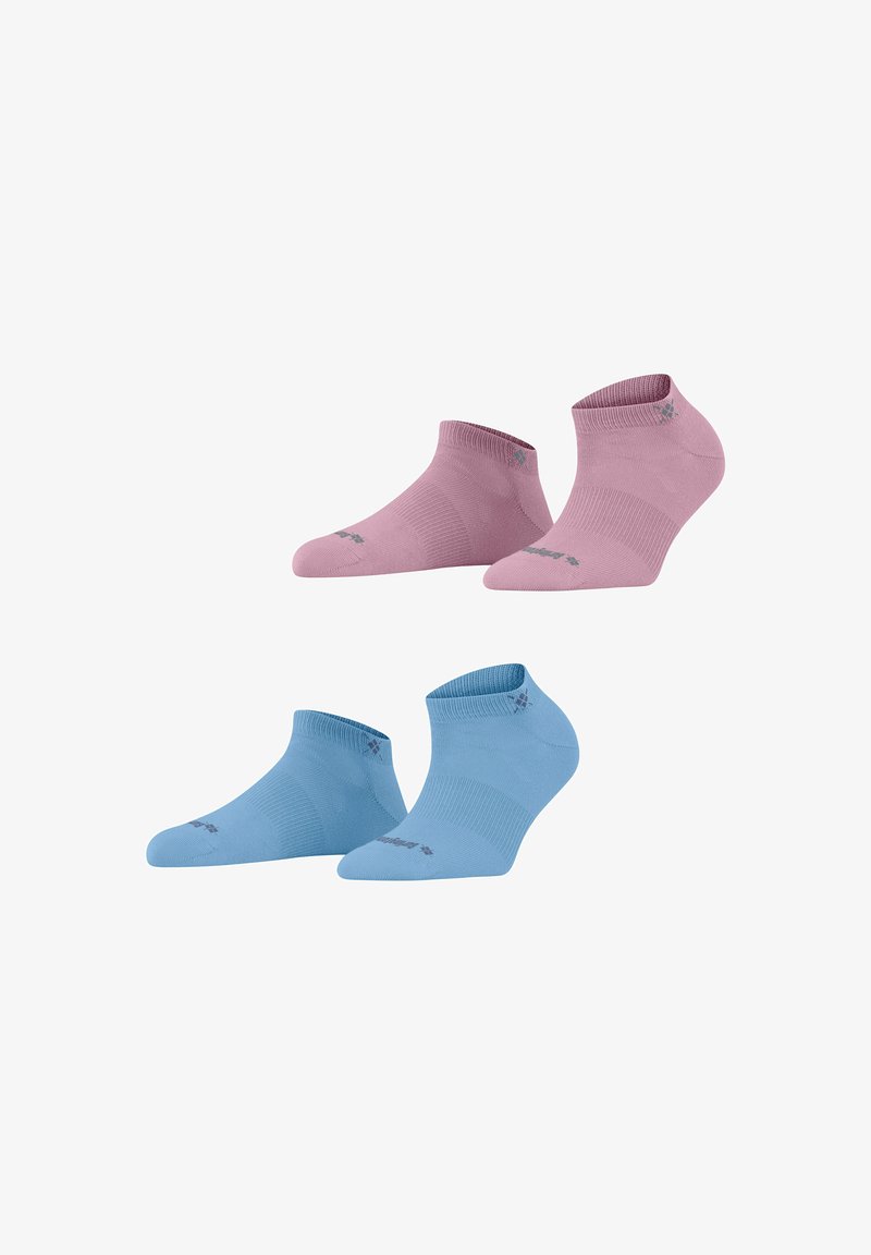 Dwie pary skarpetek kostkowych: jedna różowa, a druga jasnoniebieska, z teksturowanym, prążkowanym ścianką i delikatnym logo marki w pobliżu palców.