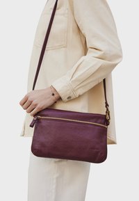 nat & nin VICKY - Borsa a tracolla - burgundy