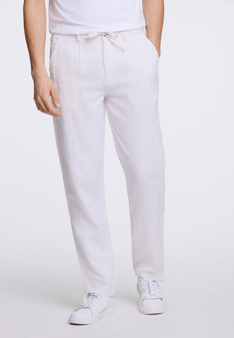 Lindbergh - HERRINGBONE - Trousers - optical white, Enlarge