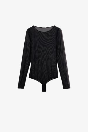 Body de manga larga negro hecho de tela de malla transparente. Cuenta con un escote redondo y una parte inferior de corte alto con cierre de broches.