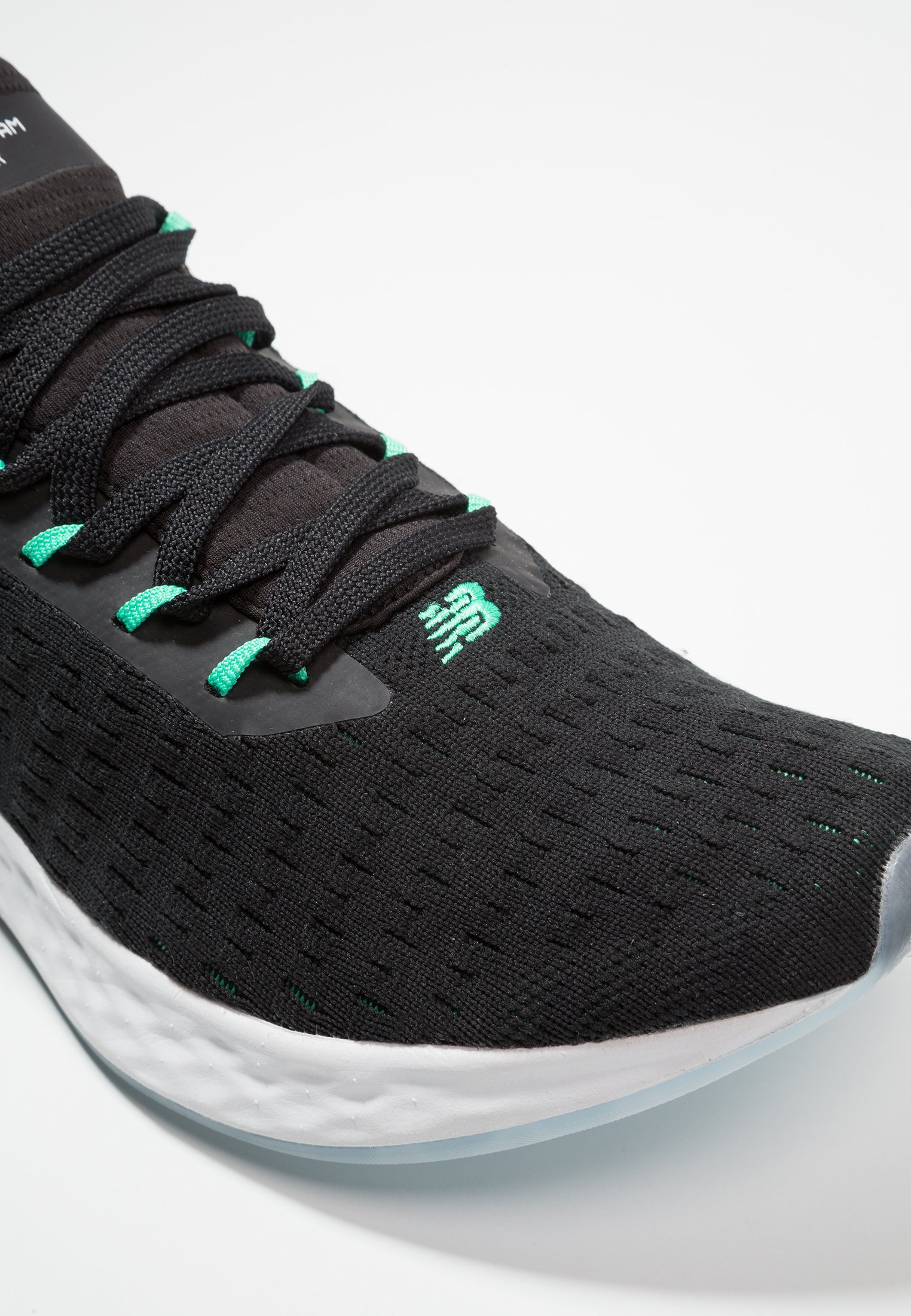 new balance lazr black