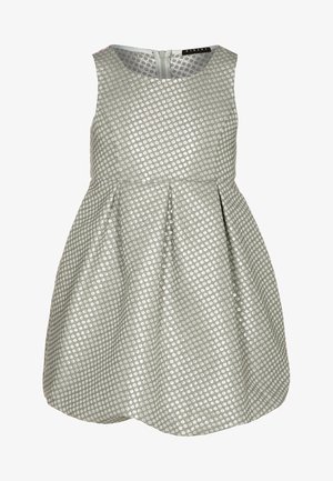 Robe argentée sans manches avec un corsage ajusté, une jupe évasée et un motif à pois texturé, dotée d'une fermeture éclair au dos.