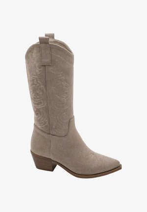 Botte de cowboy western en daim beige avec coutures embossées, bout pointu, languettes de tirage et petit talon empilé.